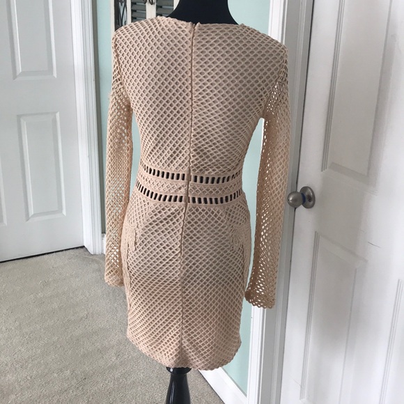 Embroidered woven body con dress - Picture 4 of 6